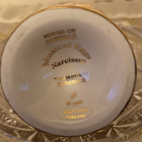 TFM Franklin Mint Faberge Porcelain Musical Egg Narcissus Crafted in Thailand - Picture 5 of 6